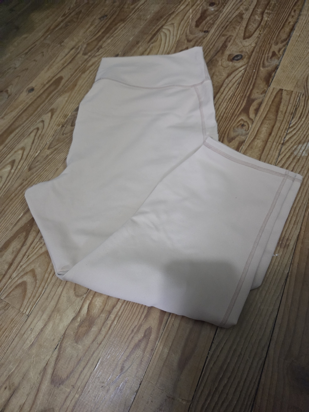 Fabletics Mila High-Waisted Capri in Light Beige with Pockets 3X - Picture 3 of 4